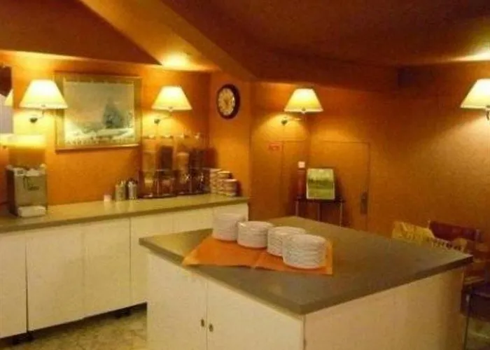 فندق Ambassadeur باريس