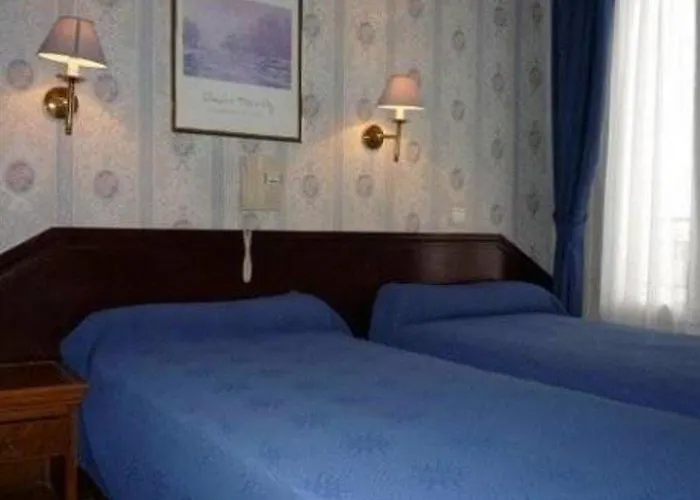 Отель Ambassadeur 3*